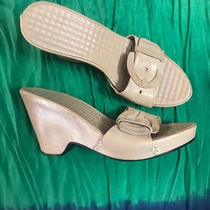NWOT- Leather wedge open toe clog